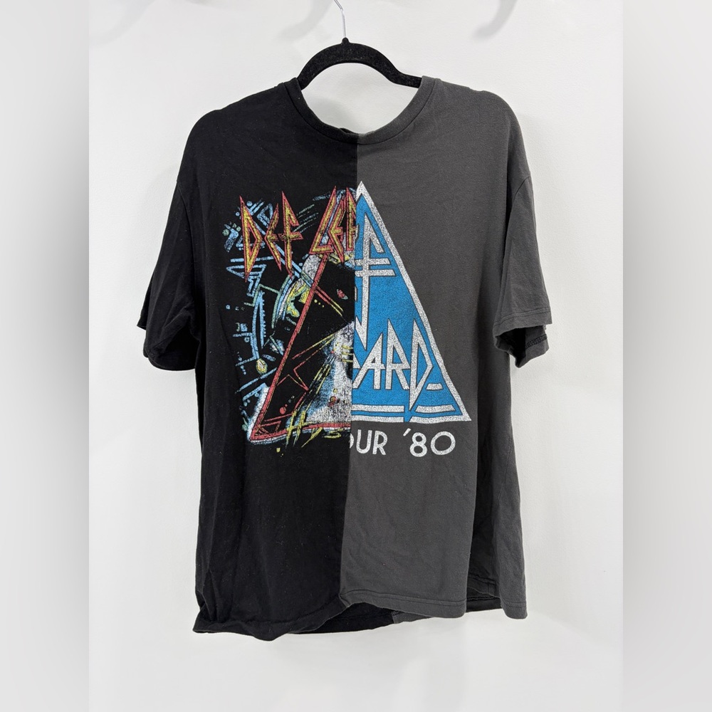 Forever 21 Men Graphic Tee - Medium